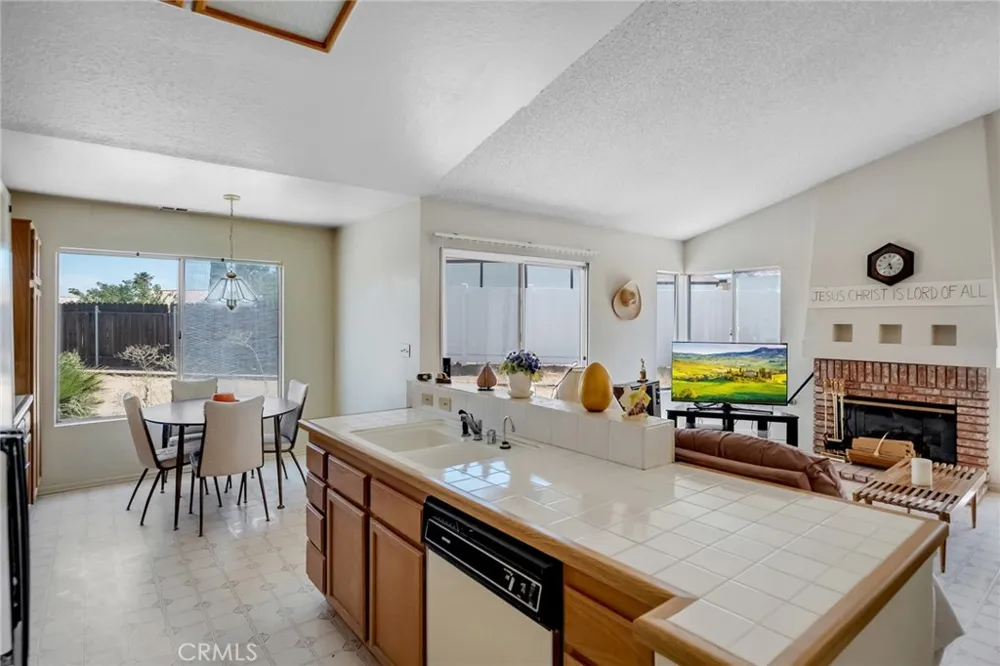 12951 Lantern Lane Victorville, CA 92392