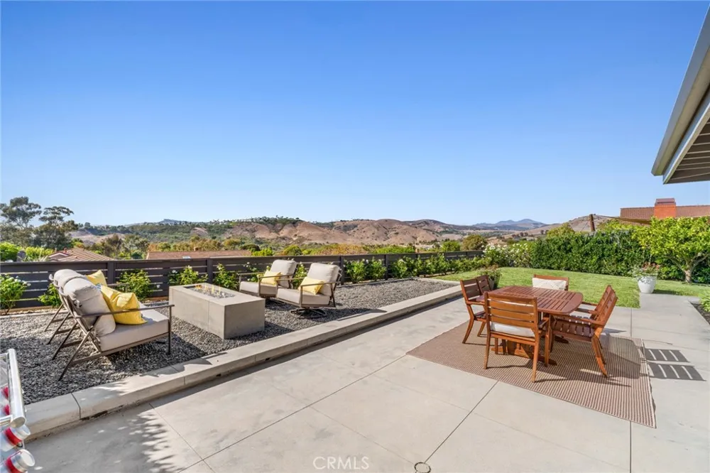 241 Calle Neblina San Clemente, CA 92672