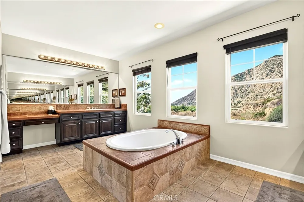 36 Foxtail Court Azusa, CA 91702