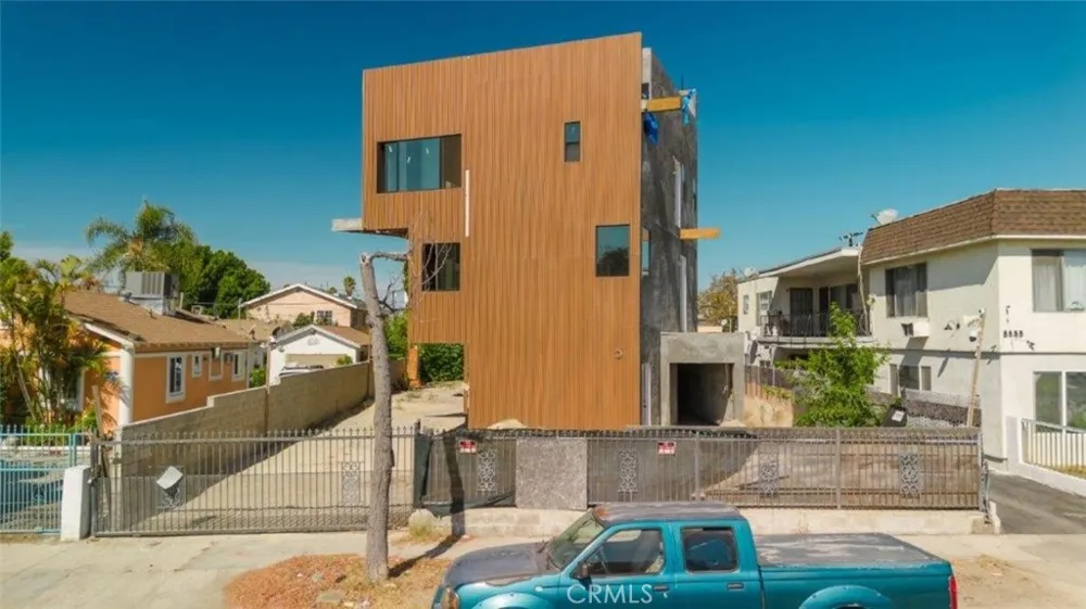 6651 Camellia Avenue Los Angeles, CA 91606