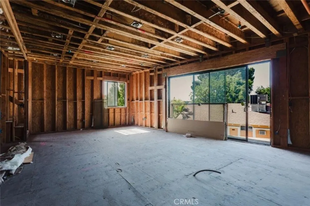 6651 Camellia Avenue Los Angeles, CA 91606