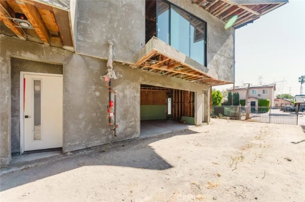 6651 Camellia Avenue Los Angeles, CA 91606