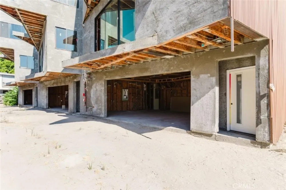6651 Camellia Avenue Los Angeles, CA 91606