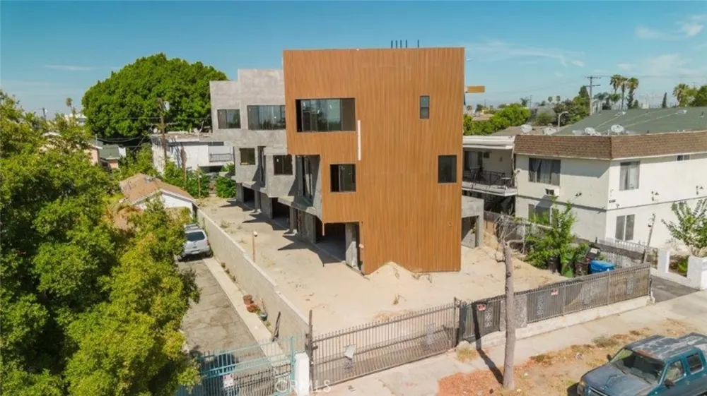 6651 Camellia Avenue Los Angeles, CA 91606