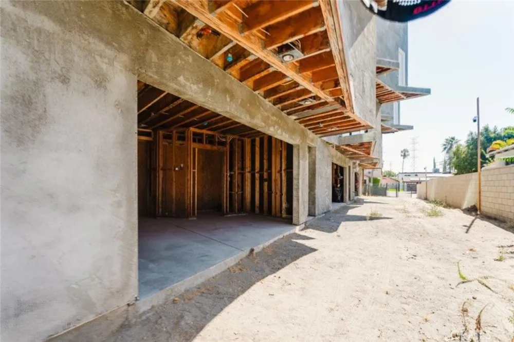 6651 Camellia Avenue Los Angeles, CA 91606