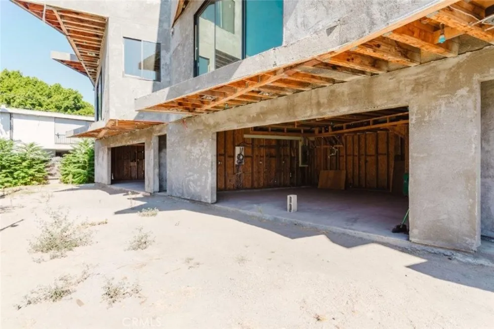 6651 Camellia Avenue Los Angeles, CA 91606