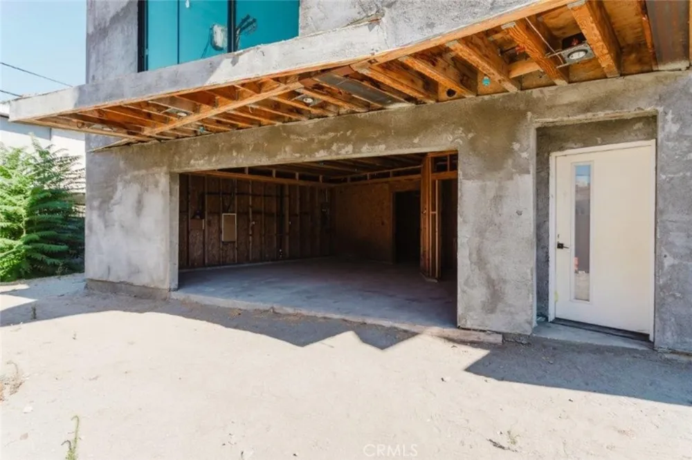 6651 Camellia Avenue Los Angeles, CA 91606
