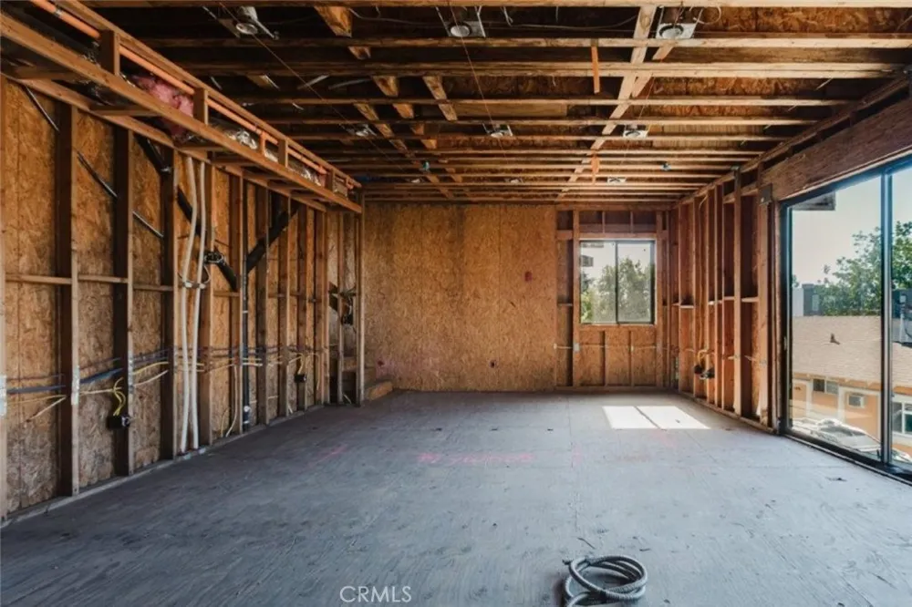6651 Camellia Avenue Los Angeles, CA 91606