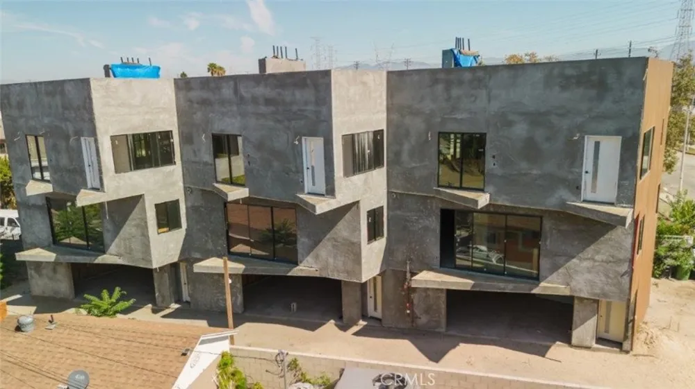 6651 Camellia Avenue Los Angeles, CA 91606