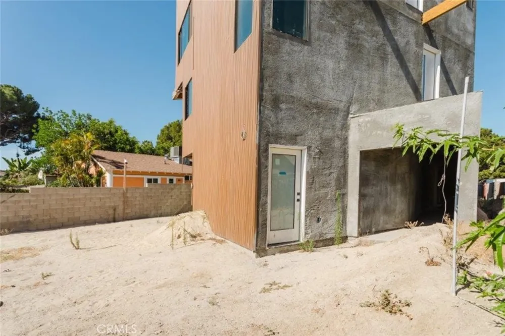 6651 Camellia Avenue Los Angeles, CA 91606