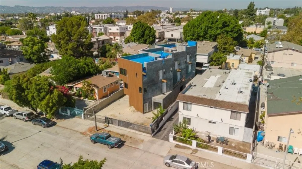 6651 Camellia Avenue Los Angeles, CA 91606