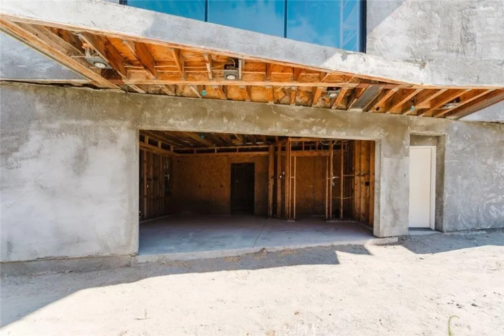 6651 Camellia Avenue Los Angeles, CA 91606