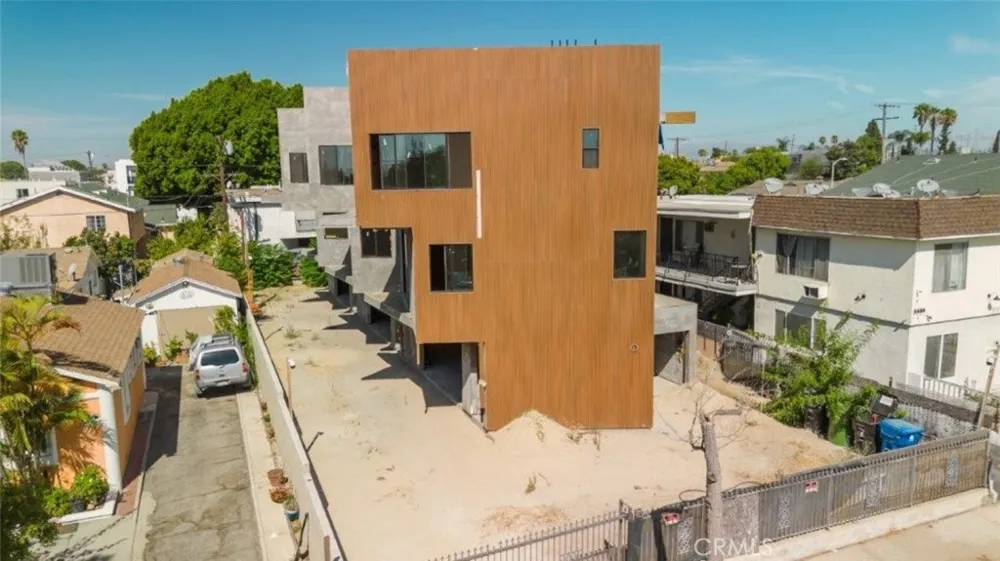 6651 Camellia Avenue Los Angeles, CA 91606