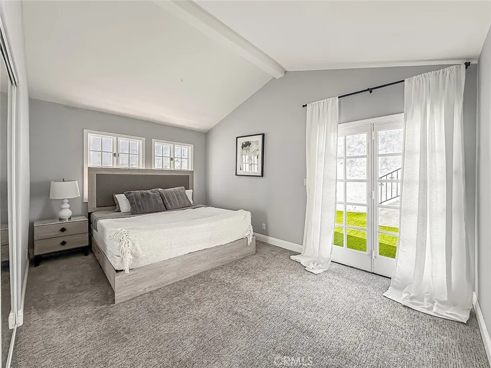 21047 Dumetz Road Woodland Hills, CA 91364