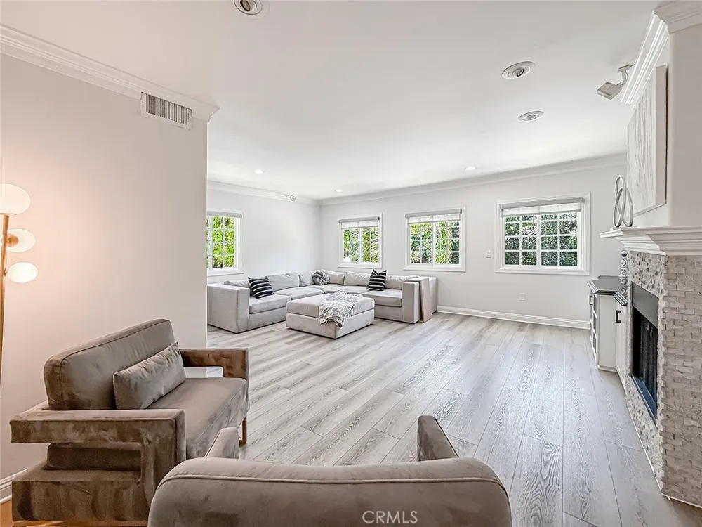 21047 Dumetz Road Woodland Hills, CA 91364