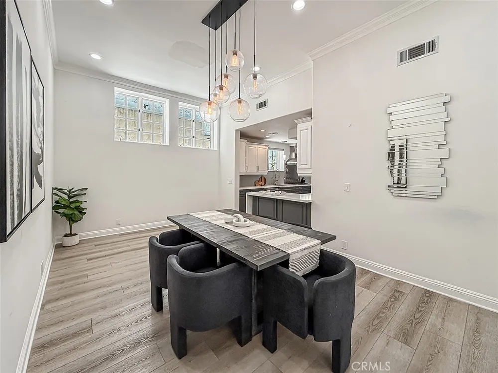 21047 Dumetz Road Woodland Hills, CA 91364
