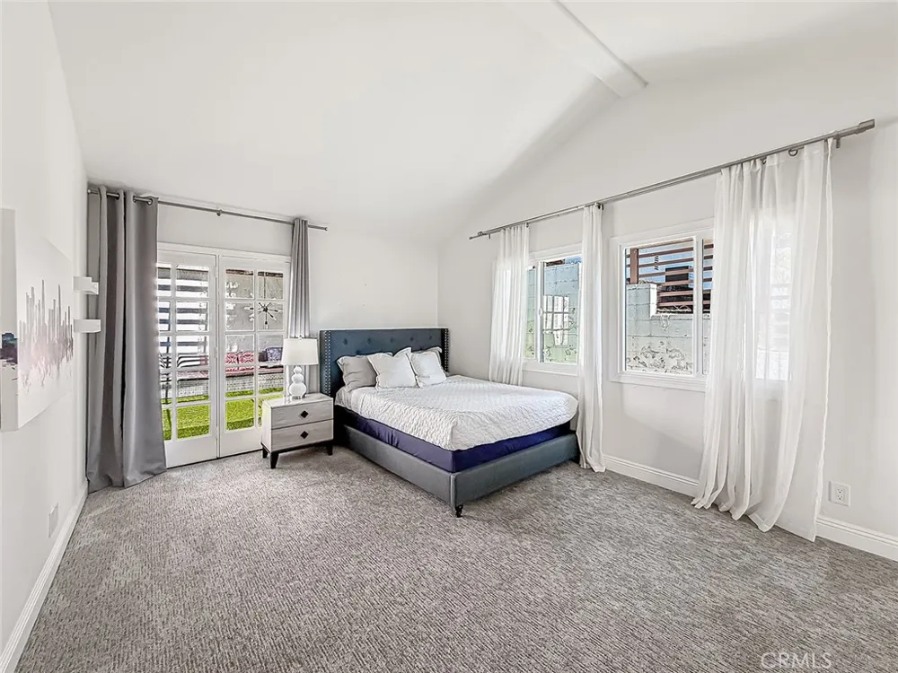 21047 Dumetz Road Woodland Hills, CA 91364