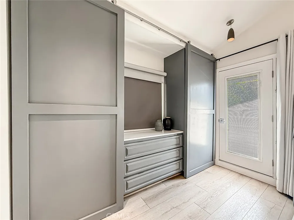 21047 Dumetz Road Woodland Hills, CA 91364