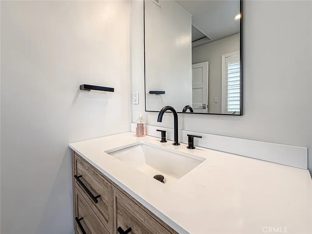 21047 Dumetz Road Woodland Hills, CA 91364