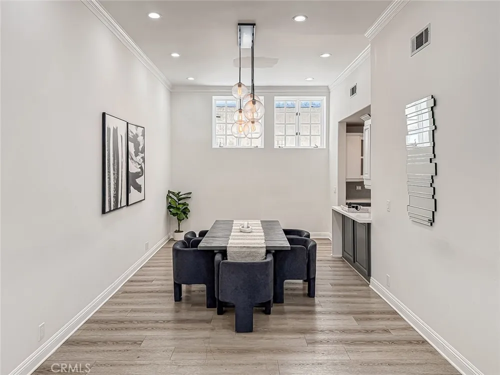 21047 Dumetz Road Woodland Hills, CA 91364