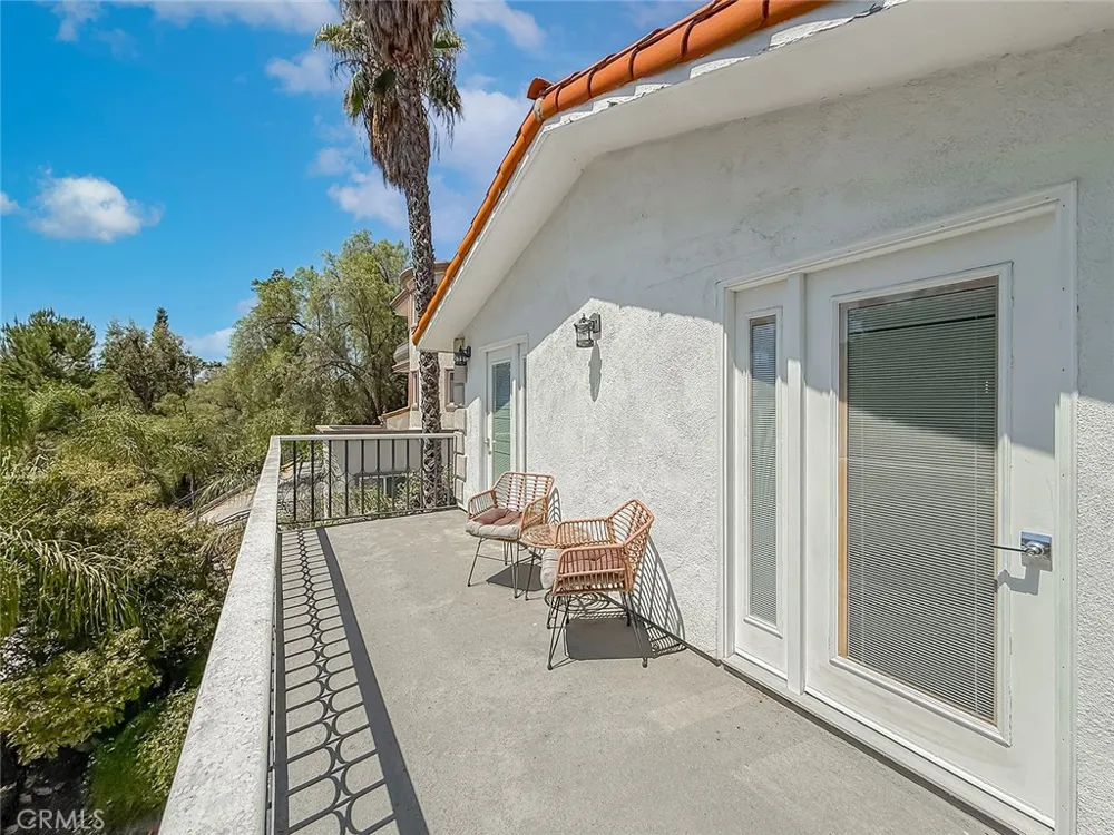 21047 Dumetz Road Woodland Hills, CA 91364