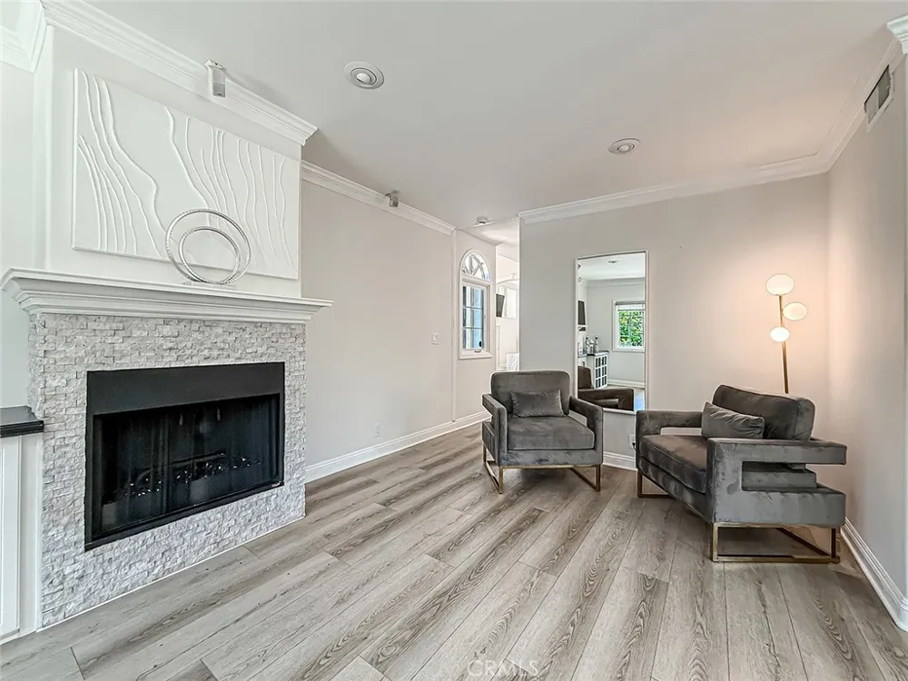 21047 Dumetz Road Woodland Hills, CA 91364