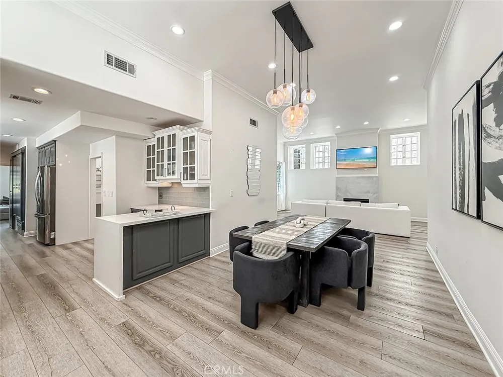 21047 Dumetz Road Woodland Hills, CA 91364