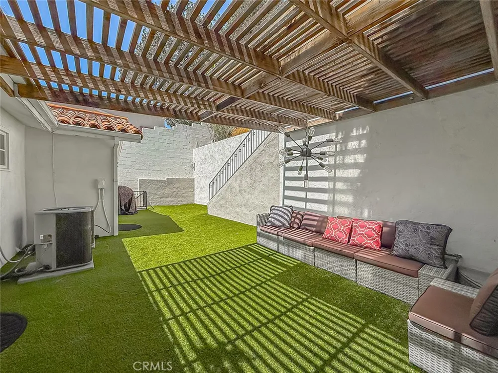 21047 Dumetz Road Woodland Hills, CA 91364