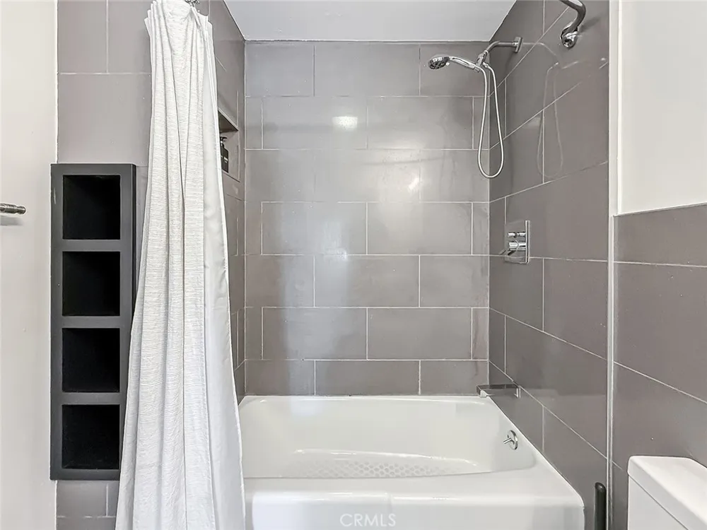 21047 Dumetz Road Woodland Hills, CA 91364
