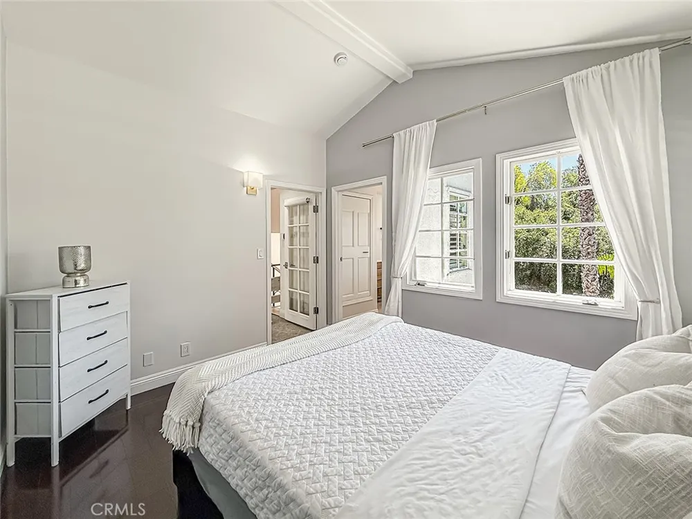 21047 Dumetz Road Woodland Hills, CA 91364