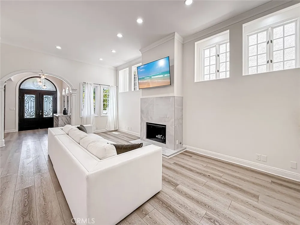 21047 Dumetz Road Woodland Hills, CA 91364