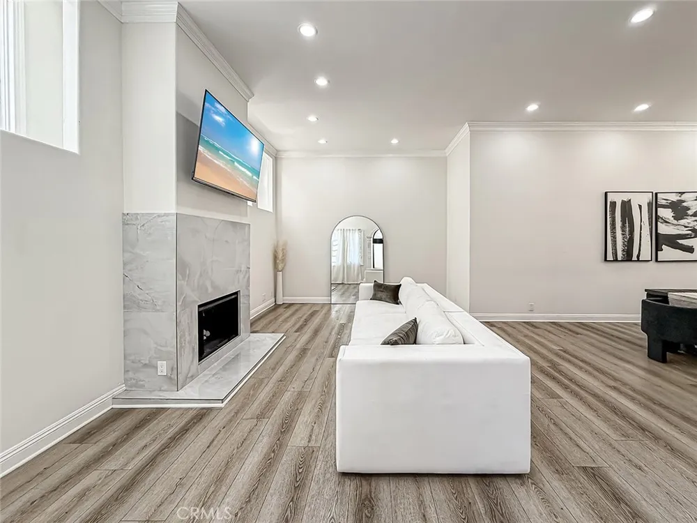 21047 Dumetz Road Woodland Hills, CA 91364