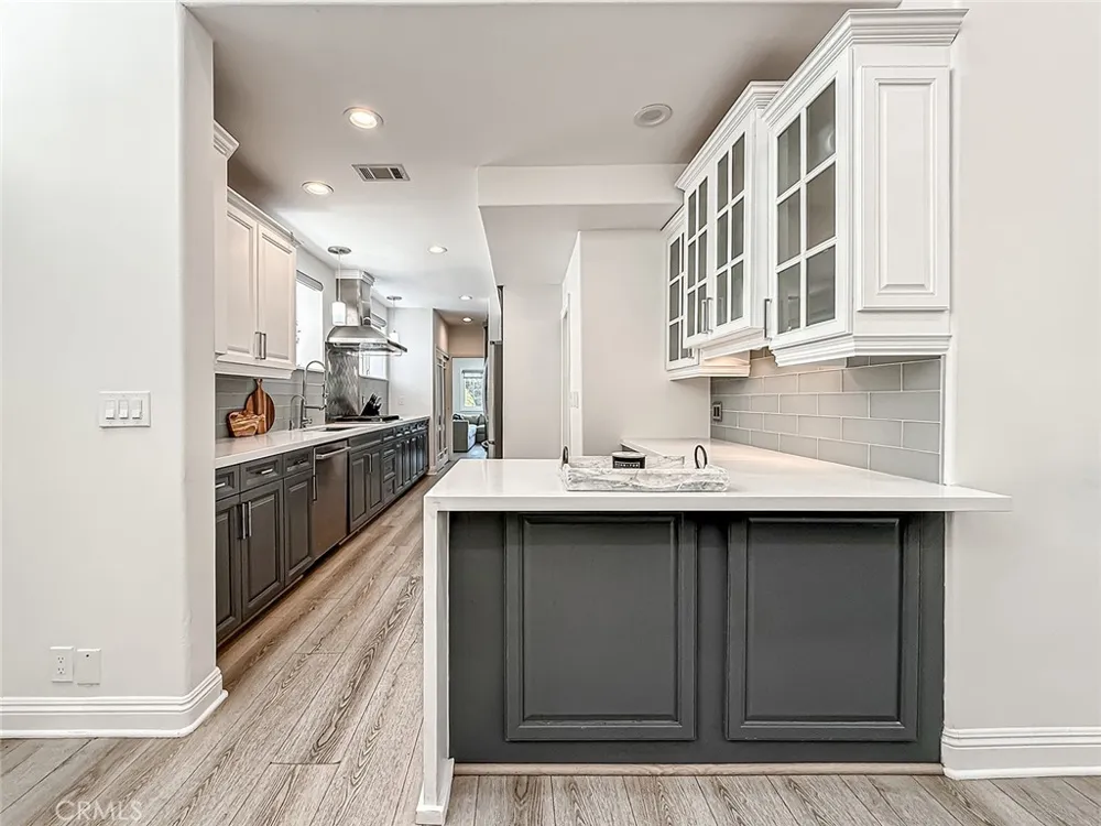 21047 Dumetz Road Woodland Hills, CA 91364