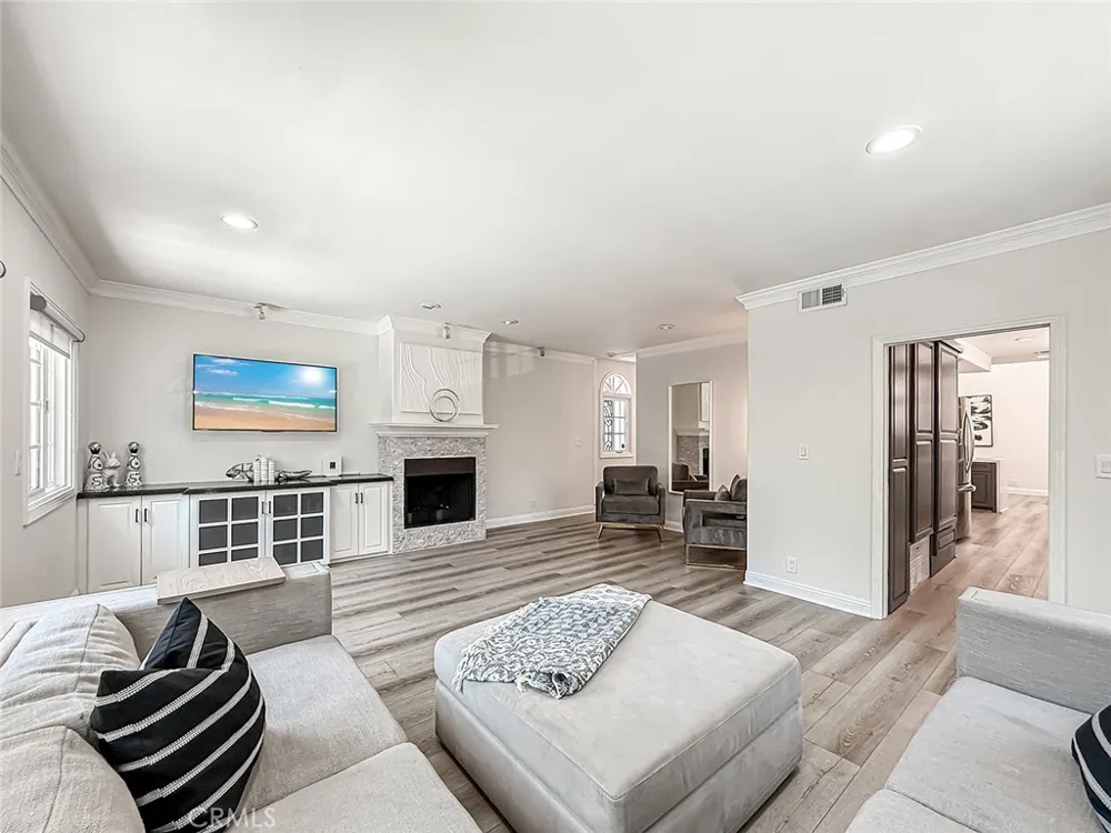 21047 Dumetz Road Woodland Hills, CA 91364