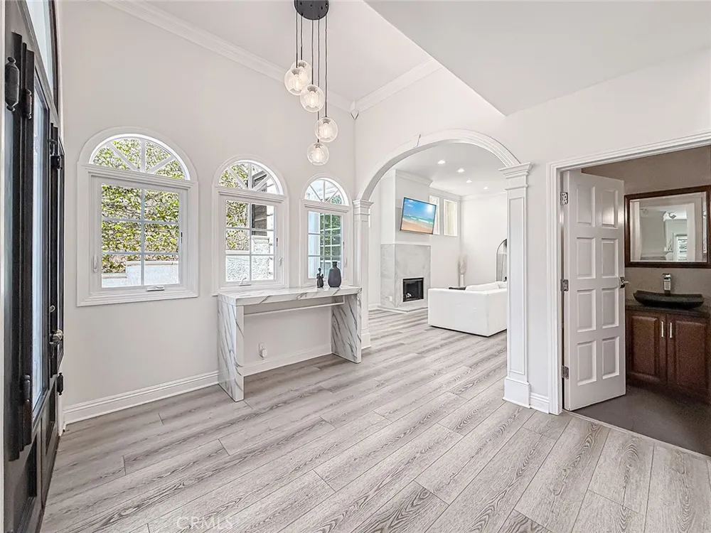 21047 Dumetz Road Woodland Hills, CA 91364