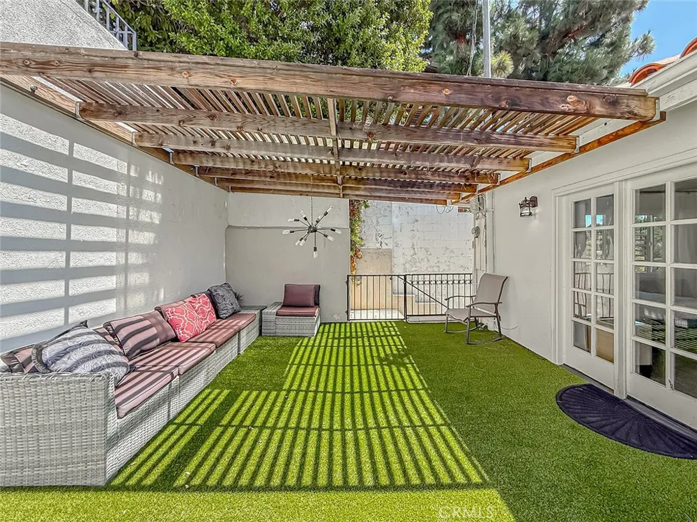 21047 Dumetz Road Woodland Hills, CA 91364