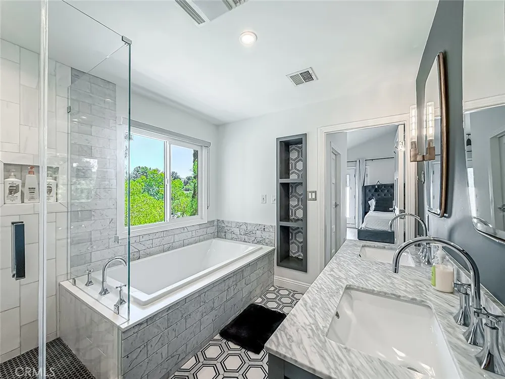21047 Dumetz Road Woodland Hills, CA 91364