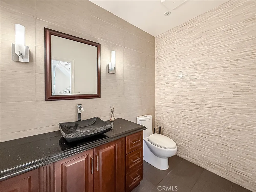 21047 Dumetz Road Woodland Hills, CA 91364