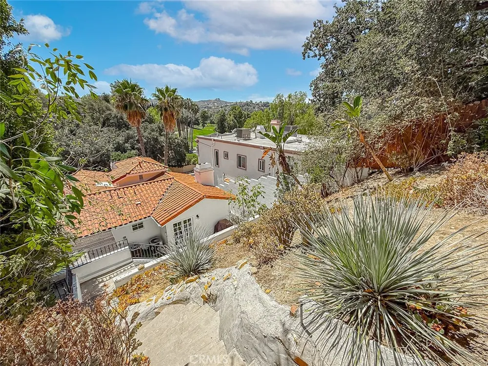 21047 Dumetz Road Woodland Hills, CA 91364