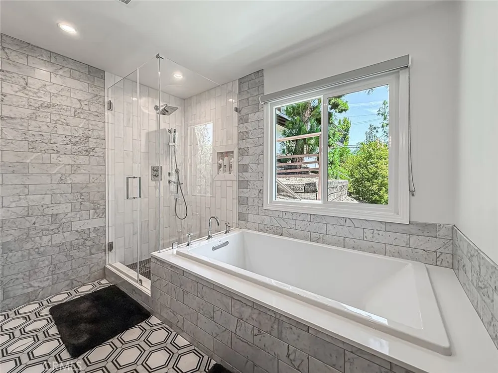 21047 Dumetz Road Woodland Hills, CA 91364