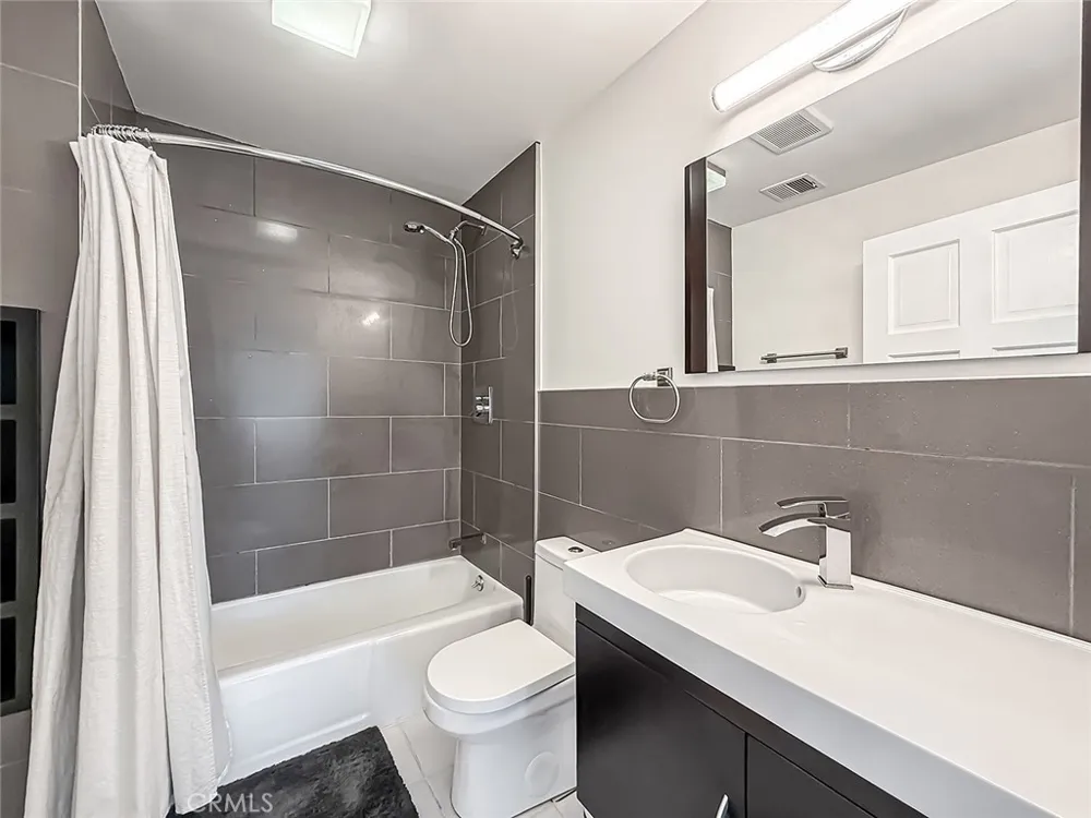 21047 Dumetz Road Woodland Hills, CA 91364