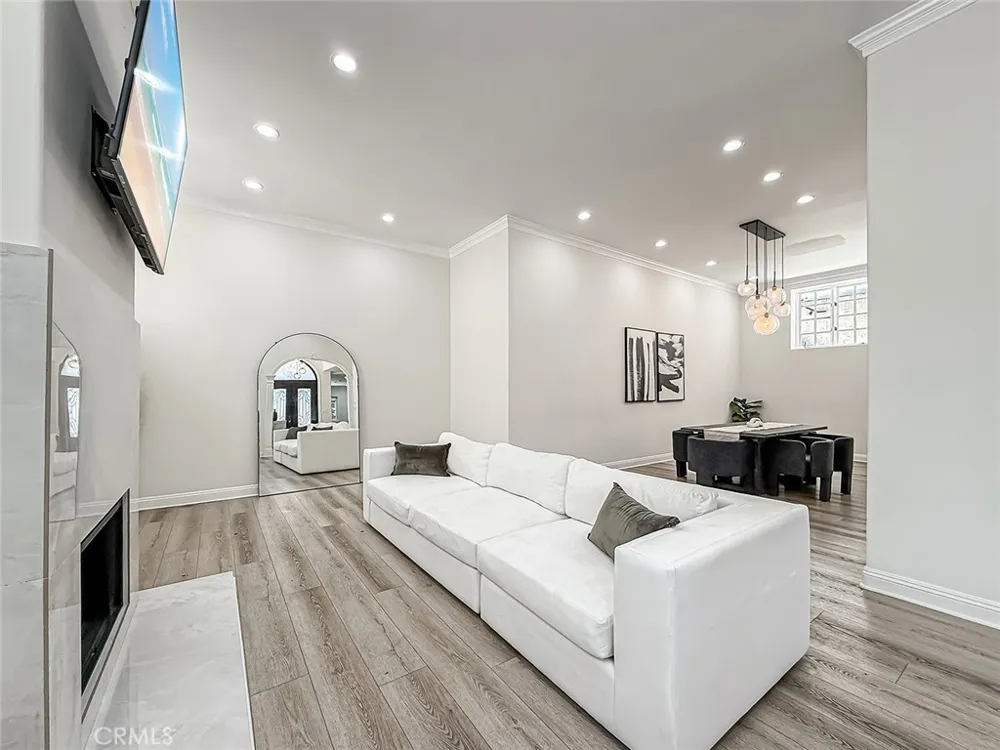 21047 Dumetz Road Woodland Hills, CA 91364