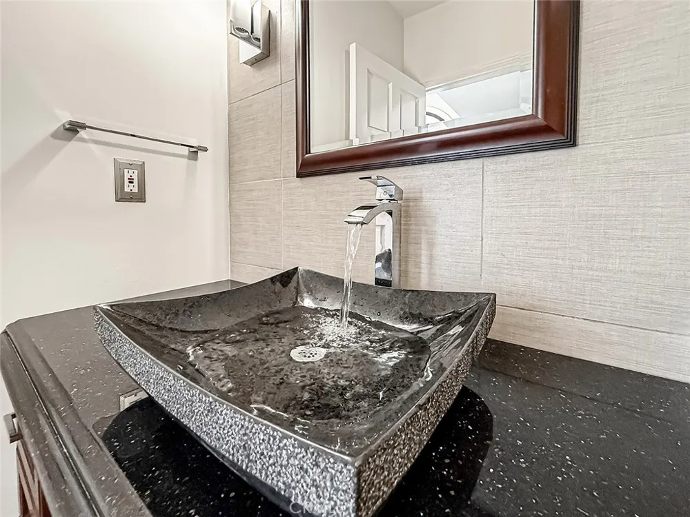 21047 Dumetz Road Woodland Hills, CA 91364