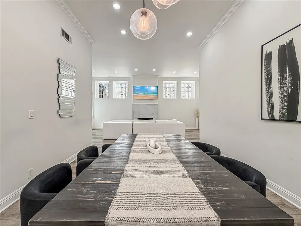 21047 Dumetz Road Woodland Hills, CA 91364