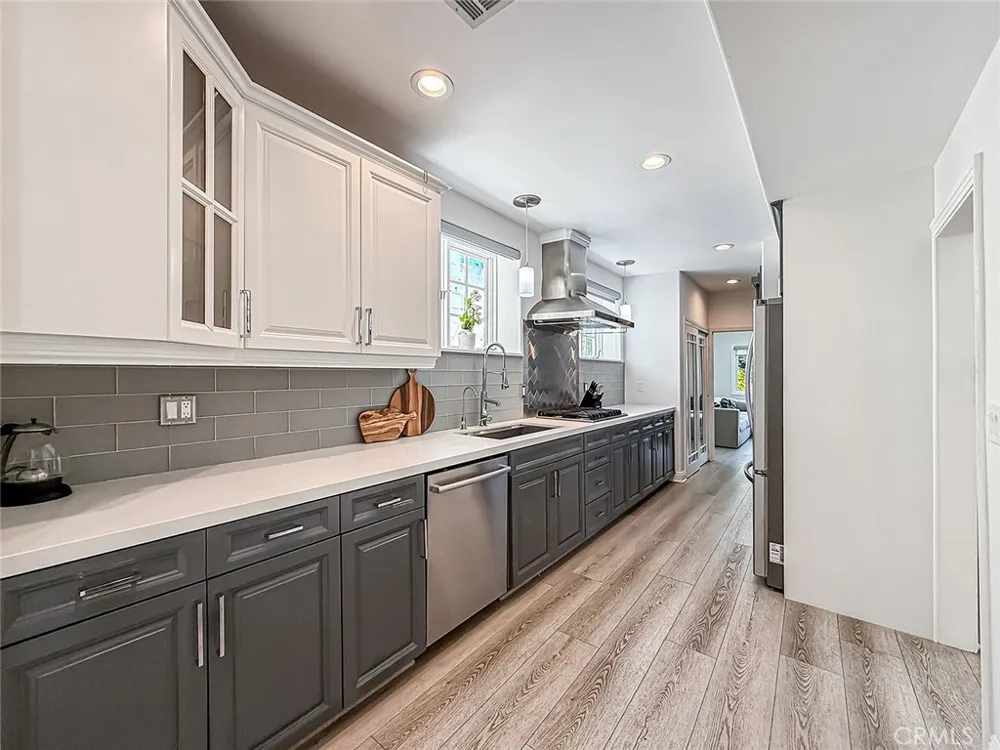 21047 Dumetz Road Woodland Hills, CA 91364