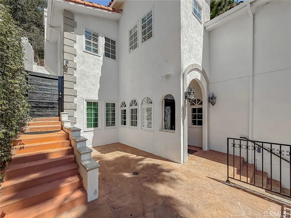 21047 Dumetz Road Woodland Hills, CA 91364