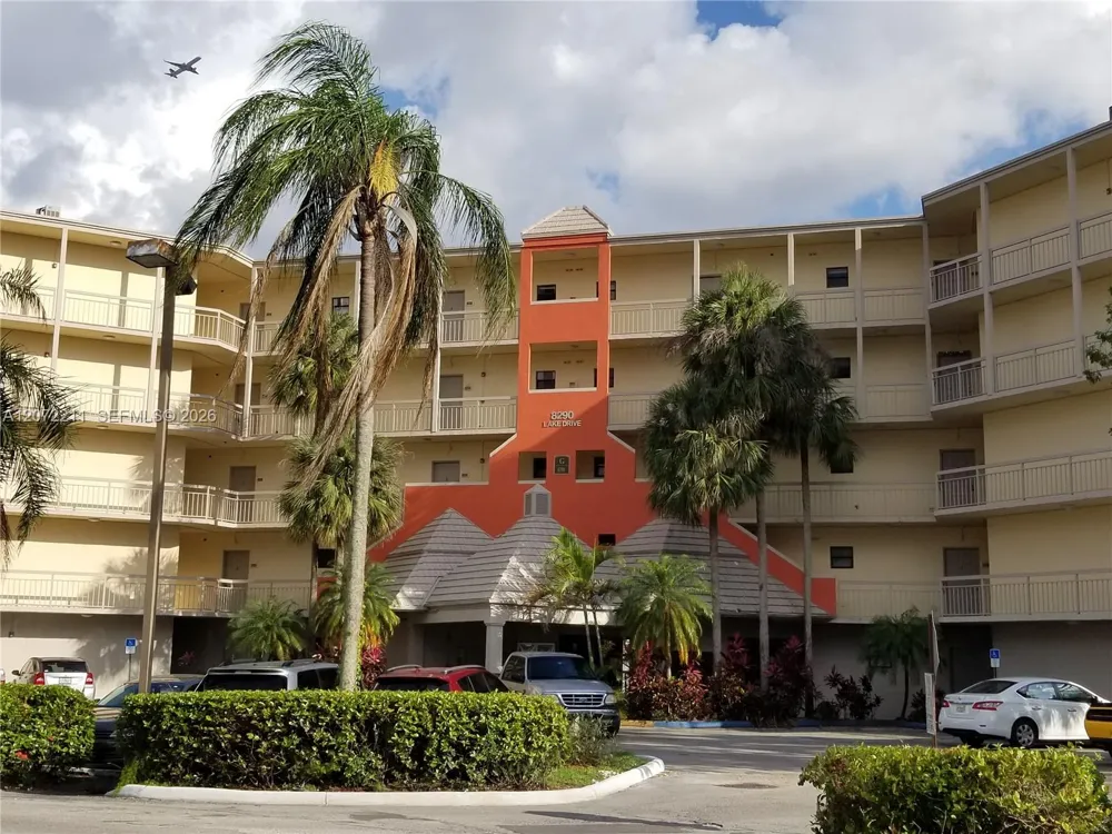 8290 Lake Dr #440 Doral, FL 33166