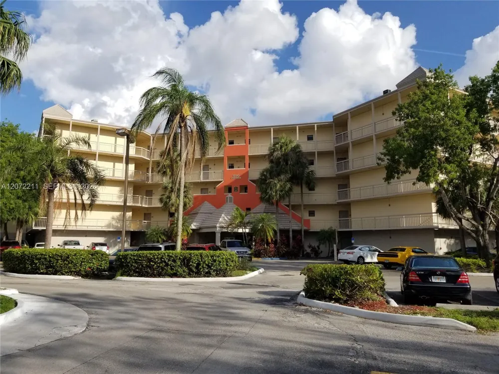 8290 Lake Dr #440 Doral, FL 33166