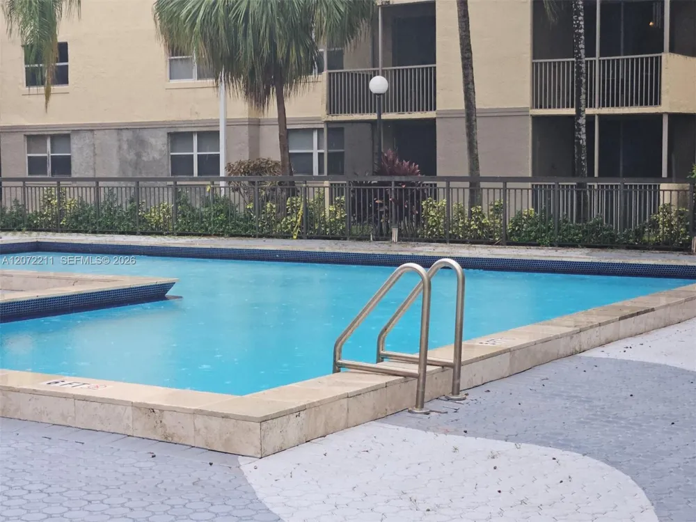 8290 Lake Dr #440 Doral, FL 33166