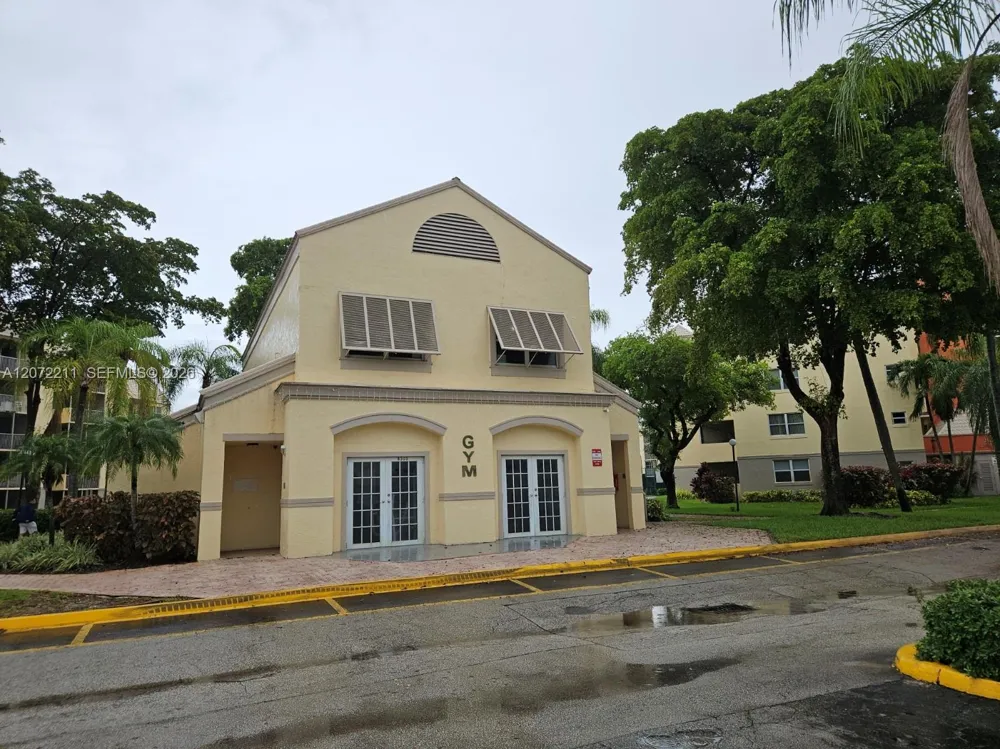 8290 Lake Dr #440 Doral, FL 33166